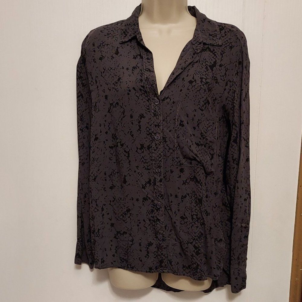 Bella Dahl  size  S  pit to pit 19 inches length 25 EX cond grey